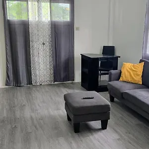 Amiah's - Spacious Two Bedroom In St George Apartment